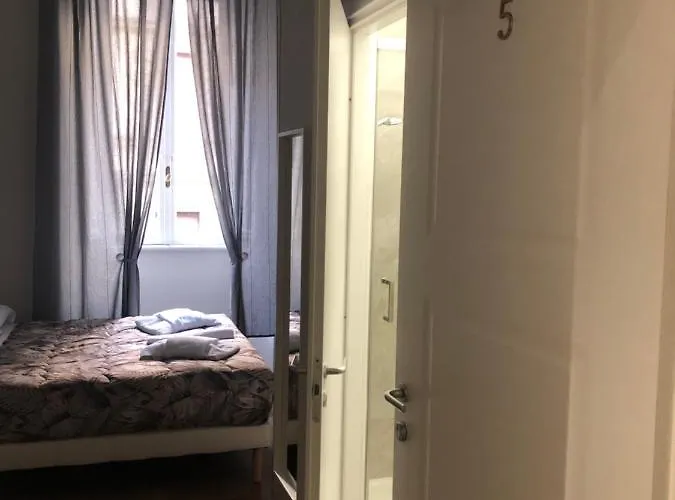 The Castle Inside Гостевой дом Рим