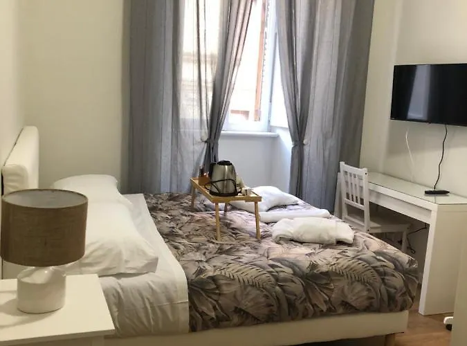 The Castle Inside Гостевой дом Рим