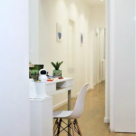 The Castle Inside Pensión 4*