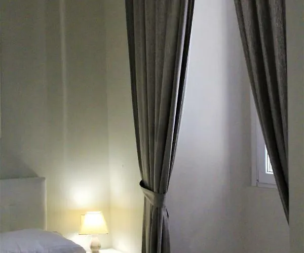 The Castle Inside بيت ضيافة