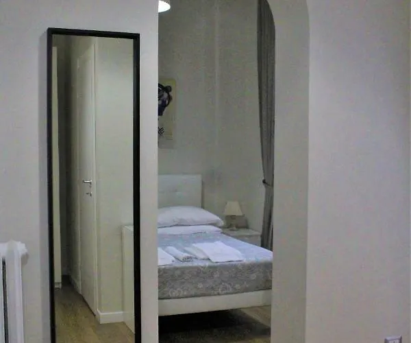 بيت ضيافة The Castle Inside روما