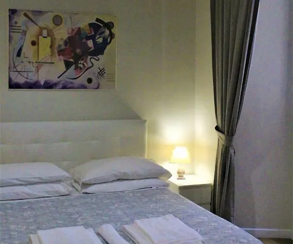 بيت ضيافة The Castle Inside روما