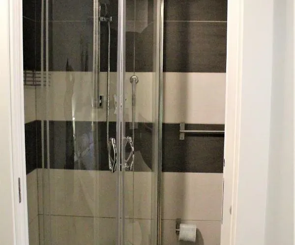 The Castle Inside بيت ضيافة