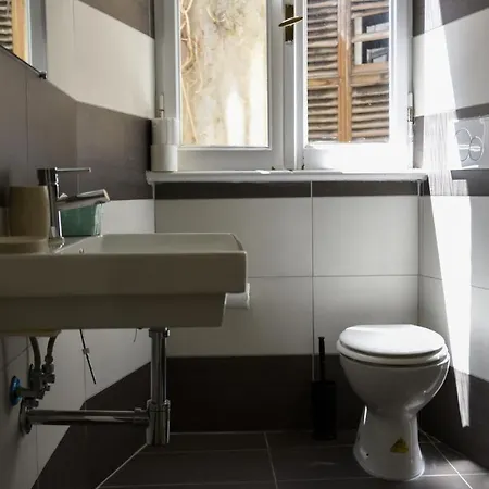 ゲストハウス The Castle Inside