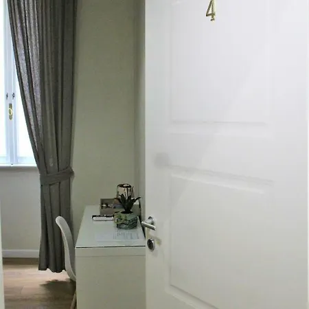 ゲストハウス The Castle Inside ローマ